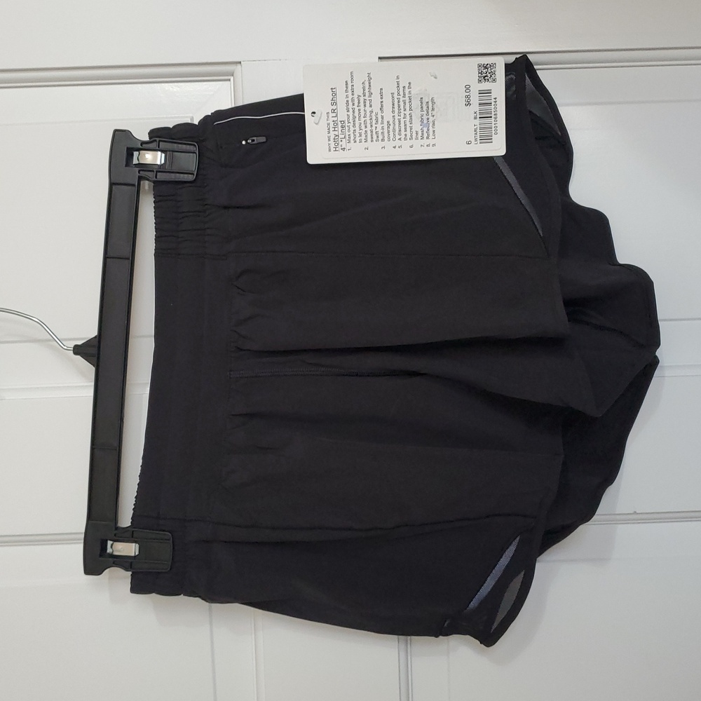 NWT lululemon Hotty Hot LR 4in Black Shorts Sz 6